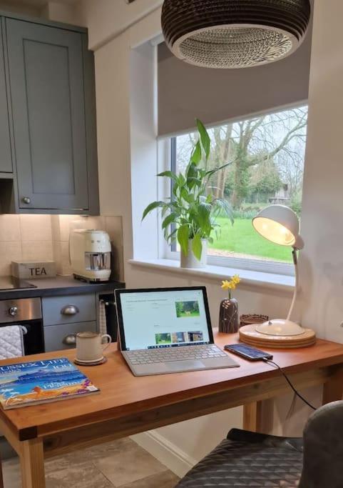 The Old Barn Annexe, Cosy Stay, Close Drive To City, Beach, South Downs & Goodwood شيشستر المظهر الخارجي الصورة